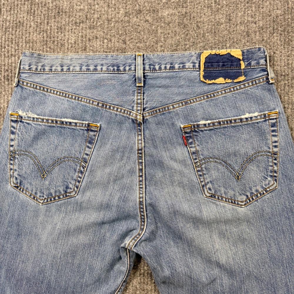 Levis 501 Original Fit Jeans Mens 36x34 Light Wash Blue Denim 00501-2200 - Picture 9 of 12
